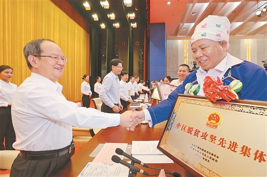 鹿心社：大力弘扬脱贫攻坚精神接续奋斗加快推进乡村振兴 凝聚起建设新时代中国特色社会主义壮美广西的强大合力