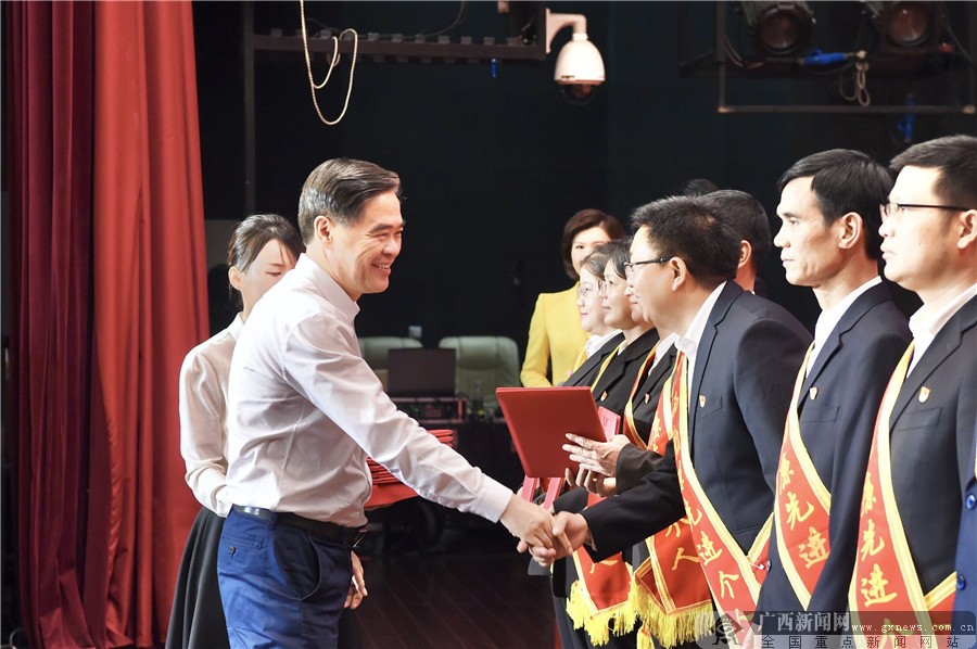 广西勤廉榜样先进事迹主题情景报告会在邕举行 鹿心社作出批示