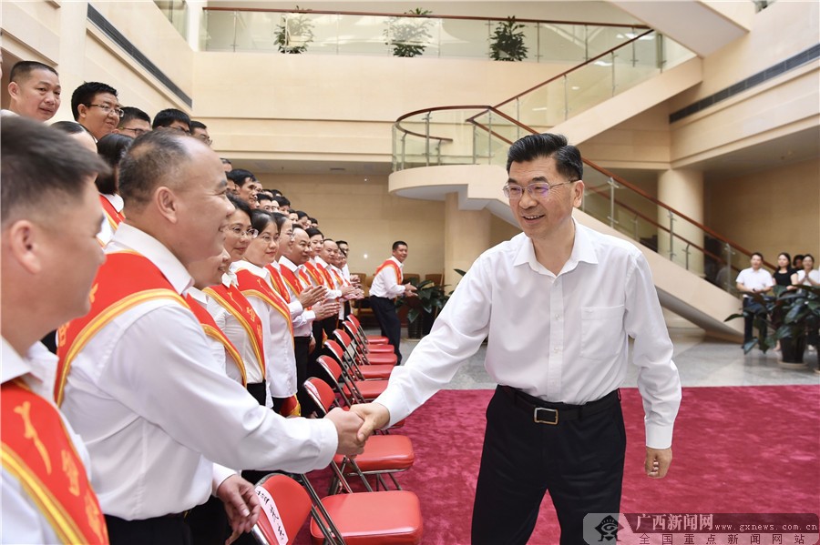 广西勤廉榜样先进事迹主题情景报告会在邕举行 鹿心社作出批示